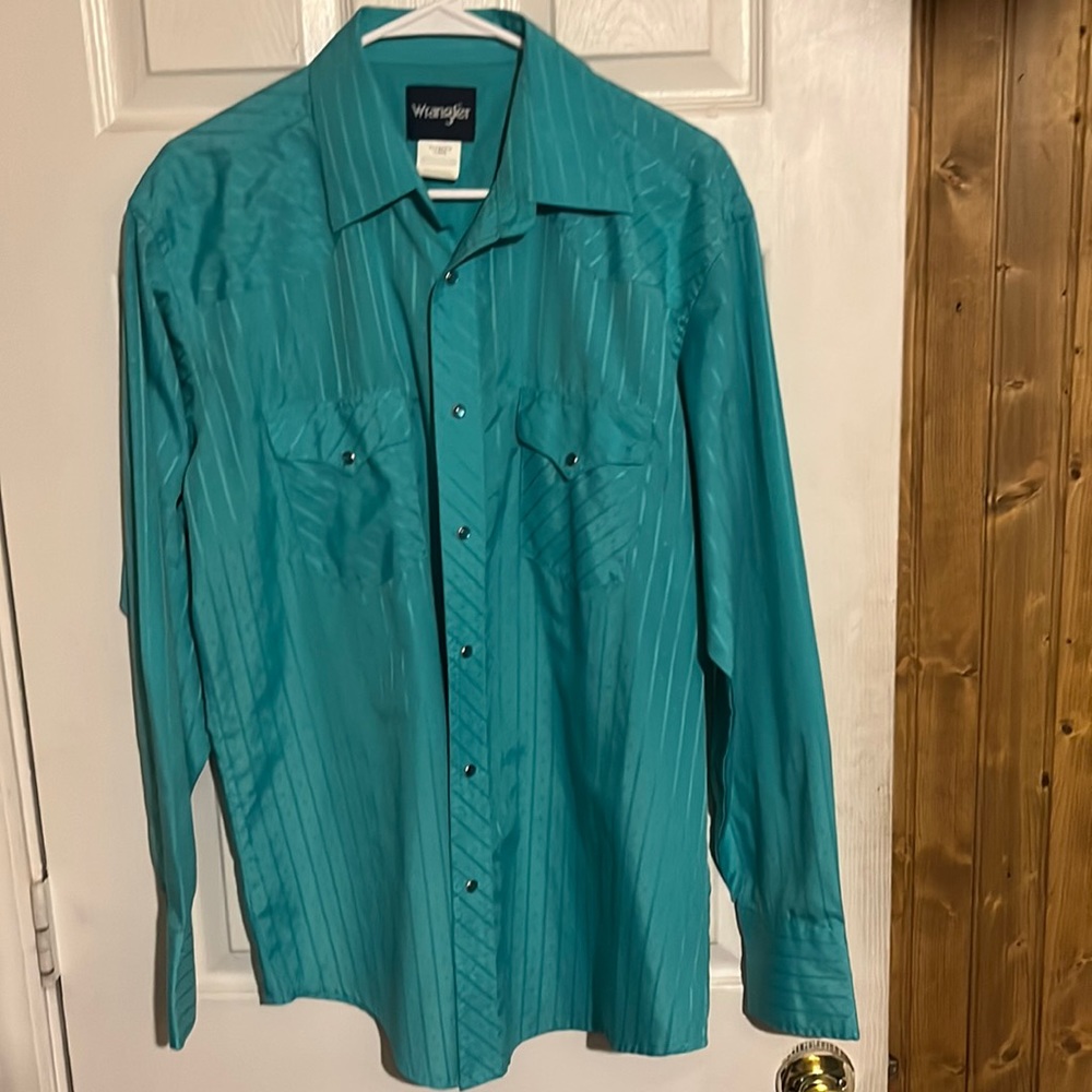 NWOT wrangler pearl snap